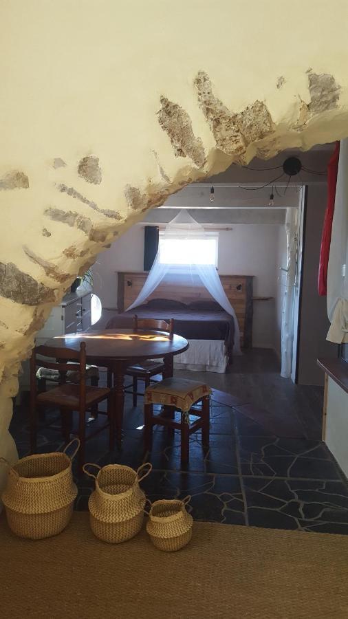 Gite Dans Ancienne Bergerie En Pleine Garrigue Fraissé-des-Corbières Exteriör bild